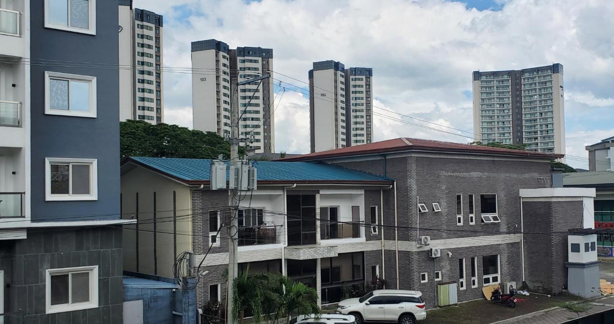 Aston Stay And Villas Mabalacat 外观 照片